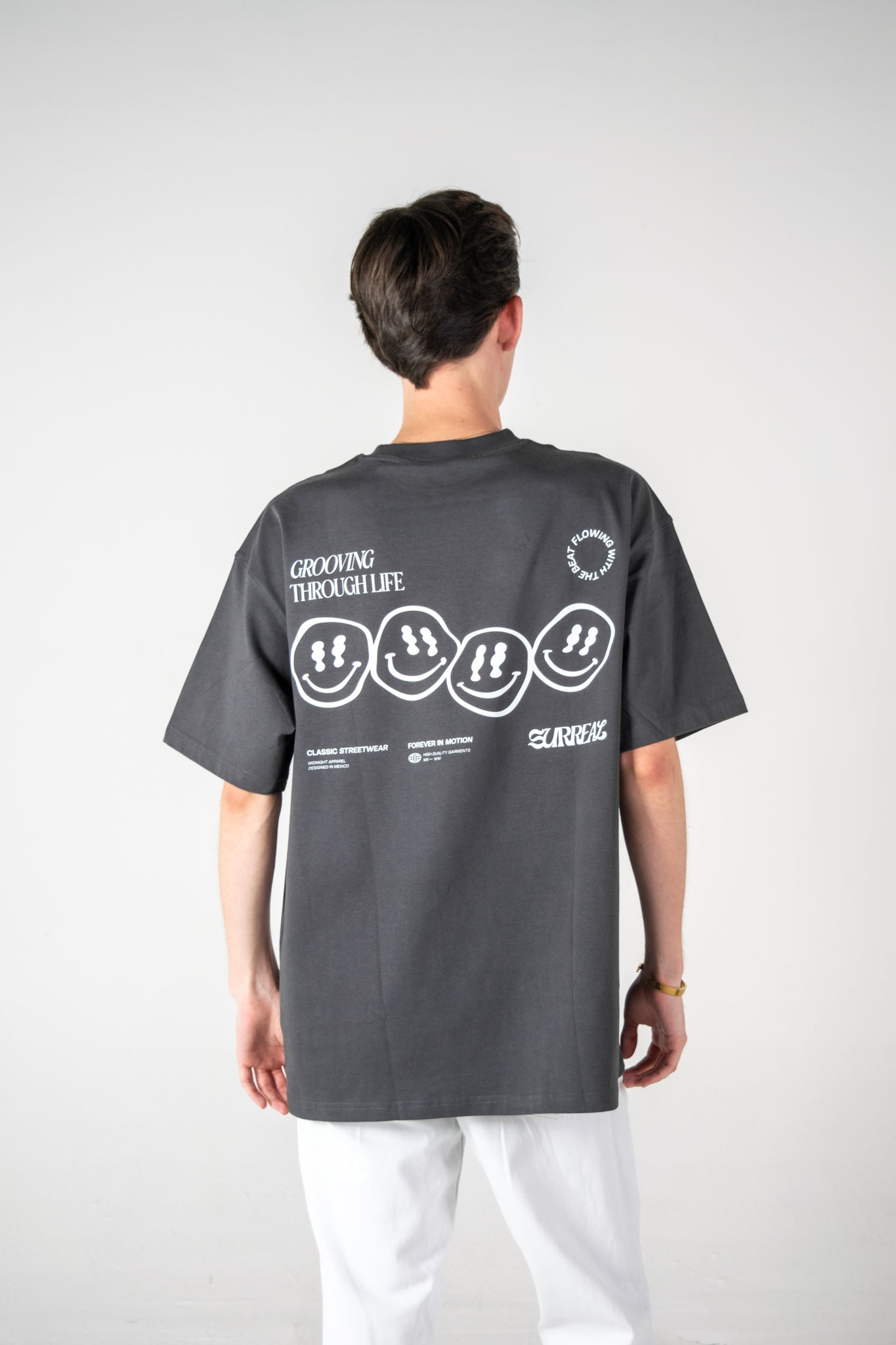 GROOVING SMILES T-SHIRT